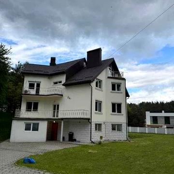 Продаж будинку для комерційної діяльності в лісі Рокитне біля Бірок