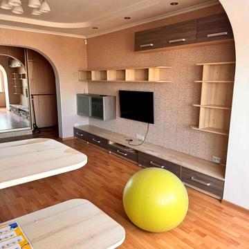 Пасічна вул., 27