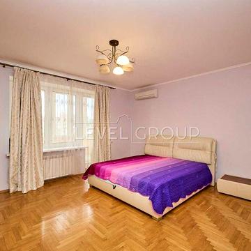 Екслюзивна квартира з ремонтом в затишному центрі міста