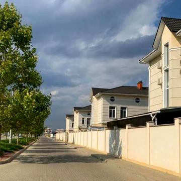 Центральна вул.