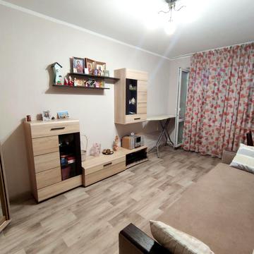 Космонавтів вул., 77а