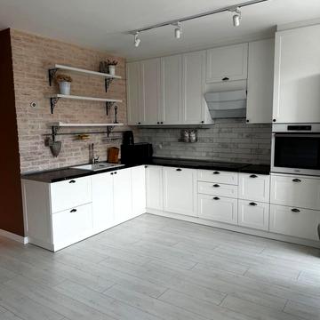 Андрія Мельника вул., 10