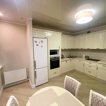 Середньофонтанська вул., 35