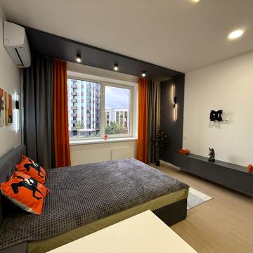 Героїв Небесної Сотні просп., 16/10