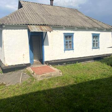 Продається хата в селі Острів,з земельною ділянкою в 25 соток