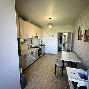 Продається велика 2-х кімнатна квартира повністю укомплектована.