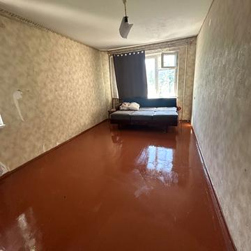 Космонавтів вул., 50