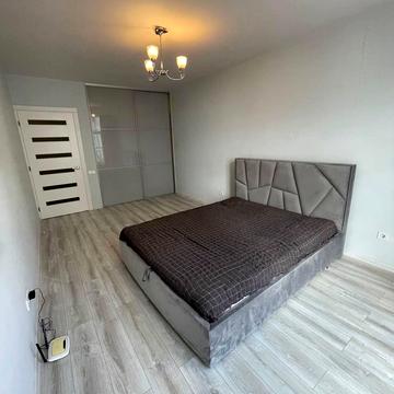 Залізнична вул., 15