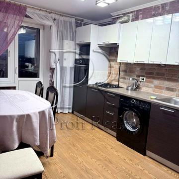 Теплична вул., 38