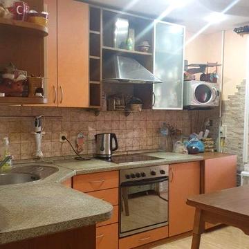 Академіка Корольова вул., 81/3