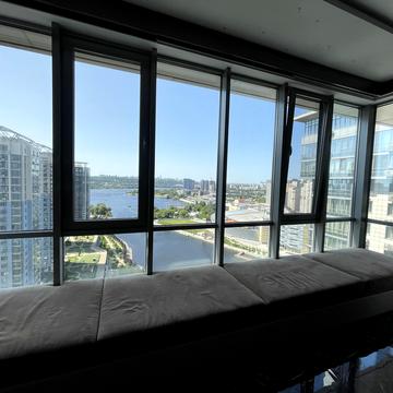 Дніпровська набережна вул., 14-А