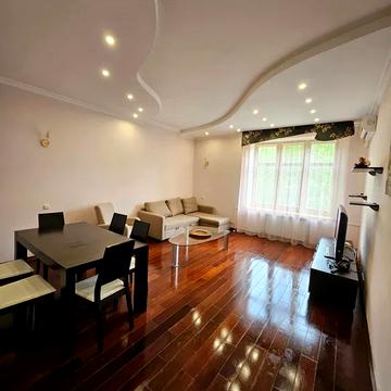 Панаса Мирного вул., 2/44