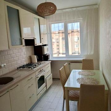 Простора 3 кімнатна квартира