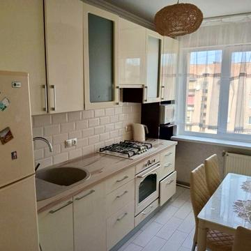 Простора 3 кімнатна квартира