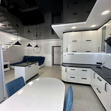 Двірська вул., 4