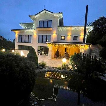 Продаж сучасного будинку преміум-класу