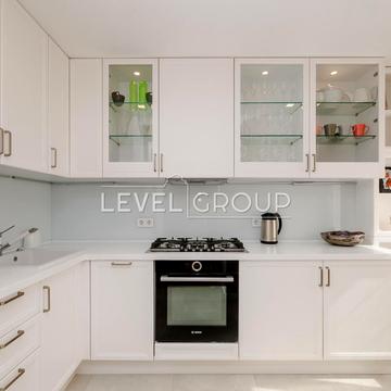 Костянтинівська вул., 51