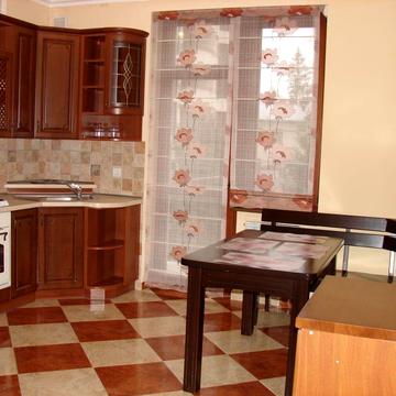 Максима Рильського вул., 6