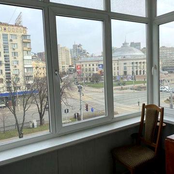 Продаж 4-х ком.кв. В центрі Киіва проспект Берестейський 1