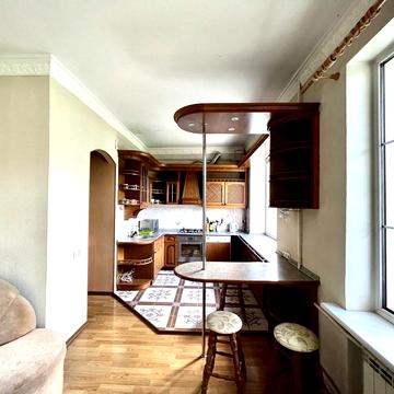 Миколи Міхновського бульв. (Дружби Народів), 12