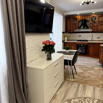 Євгена Коновальця вул., 124А