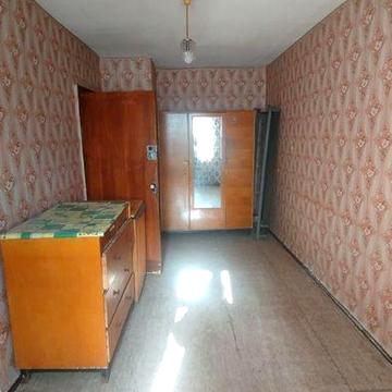 Продам квартиру: 2-х комнатная на 2-м этаже, 1-район, без долгов