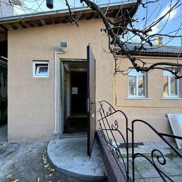 Ясна вул., 32