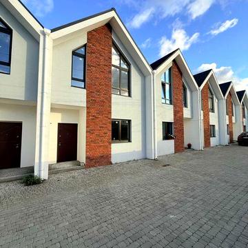 Продам Таунхаус з Центральними Комунікаціями. Терміновий Продаж !