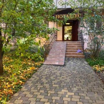 Іцхака Рабіна вул., 5