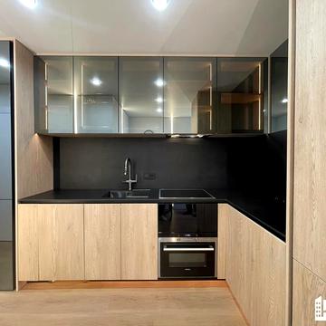 Романа Левицького вул., 4