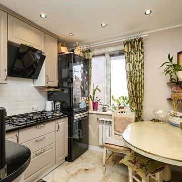 Євгена Коновальця вул. (Щорса), 37