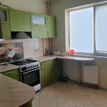 Черкаська вул., 1-Б