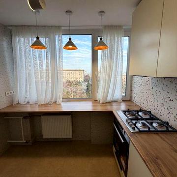 Крута двокімнатна в самому центрі після ремонту