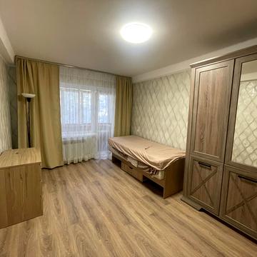 Салютна вул., 27