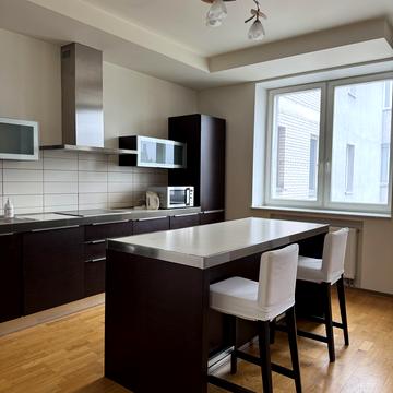 Єжи Ґедройця вул. (Тверська), 2