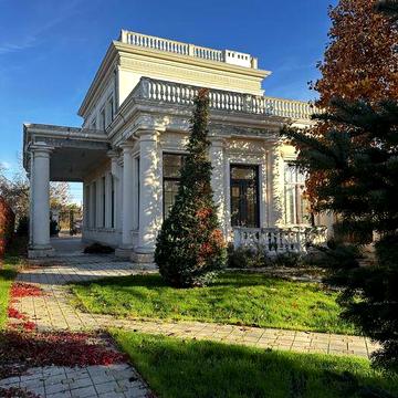 Дом в городе, лучшее расположение !