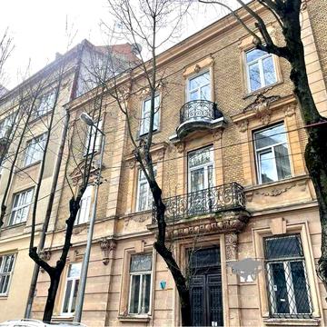 Продаж 5 кім. квартири вул. Новаківського