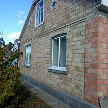 Продам добротний будинок