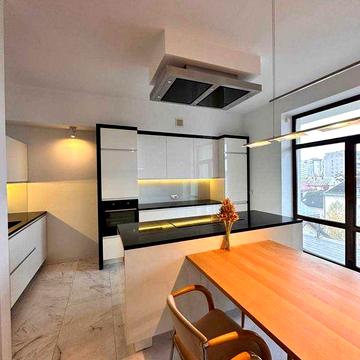 Продаж 2 кім. квартири вул. Червона