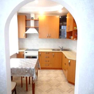 Композитора Лятошинського вул., 2