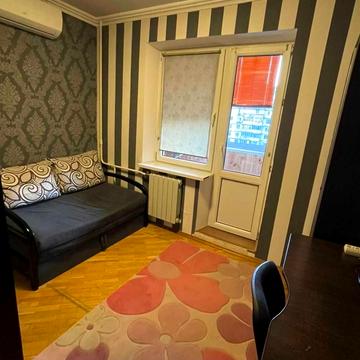 Дмитра Луценка вул. (Крейсера "Аврора"), 1