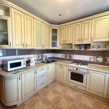 Зарічанська вул., 8/4