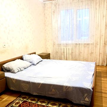 Героїв Космосу вул., 7