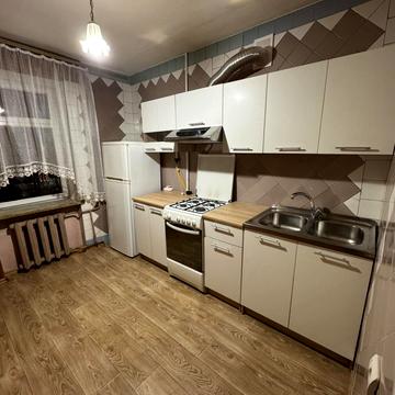 Суботівська вул., 10