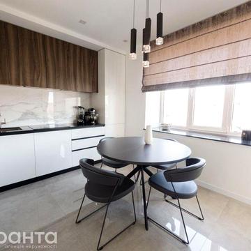 Продаж 2 кім. квартири вул. Торговиця