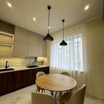 Стильна 2к.квартира в центрі міста. Перша здача.