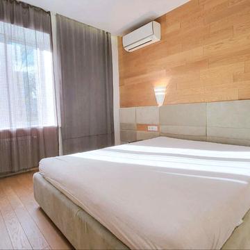 Анни Ахматової вул., 31