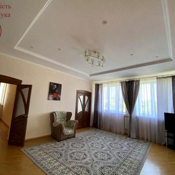 Обмін/Будинок комфорт-класу у затишному районі!