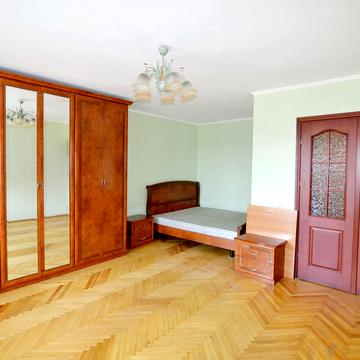 Святошинська вул., 6