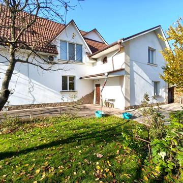 Покровська вул.